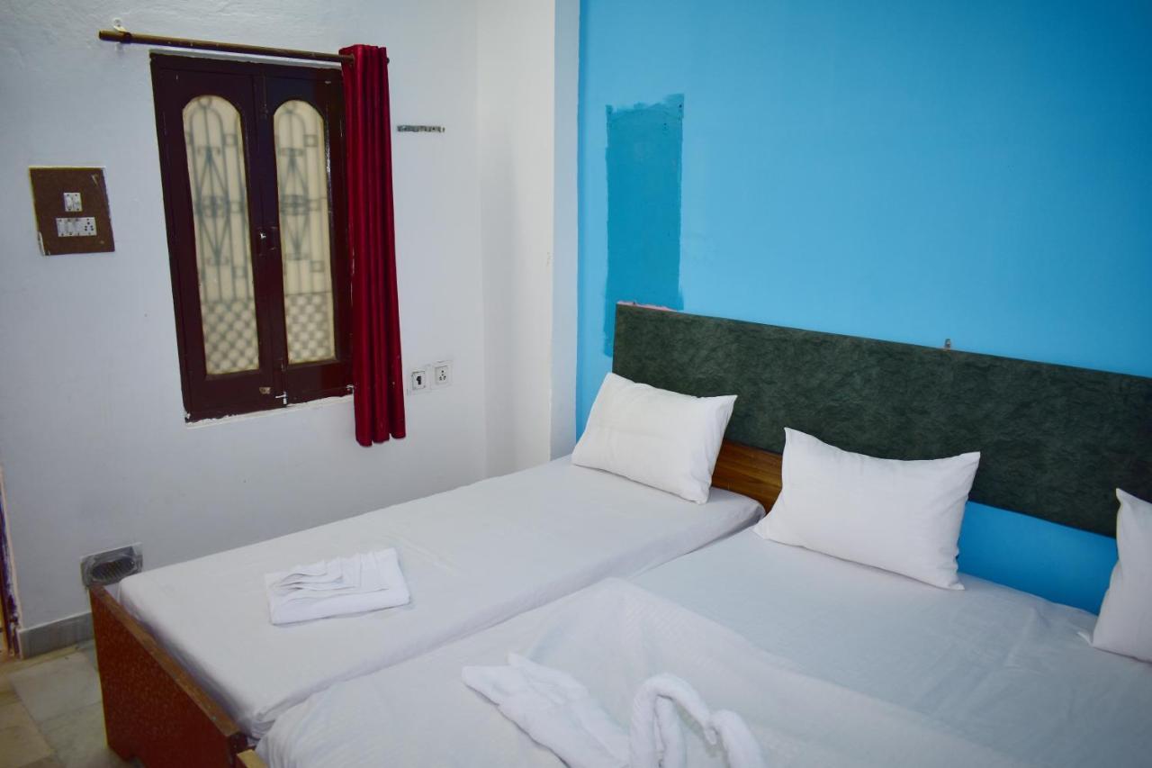 Sandhya Guest House Varanasi Near Ganga River Exterior photo