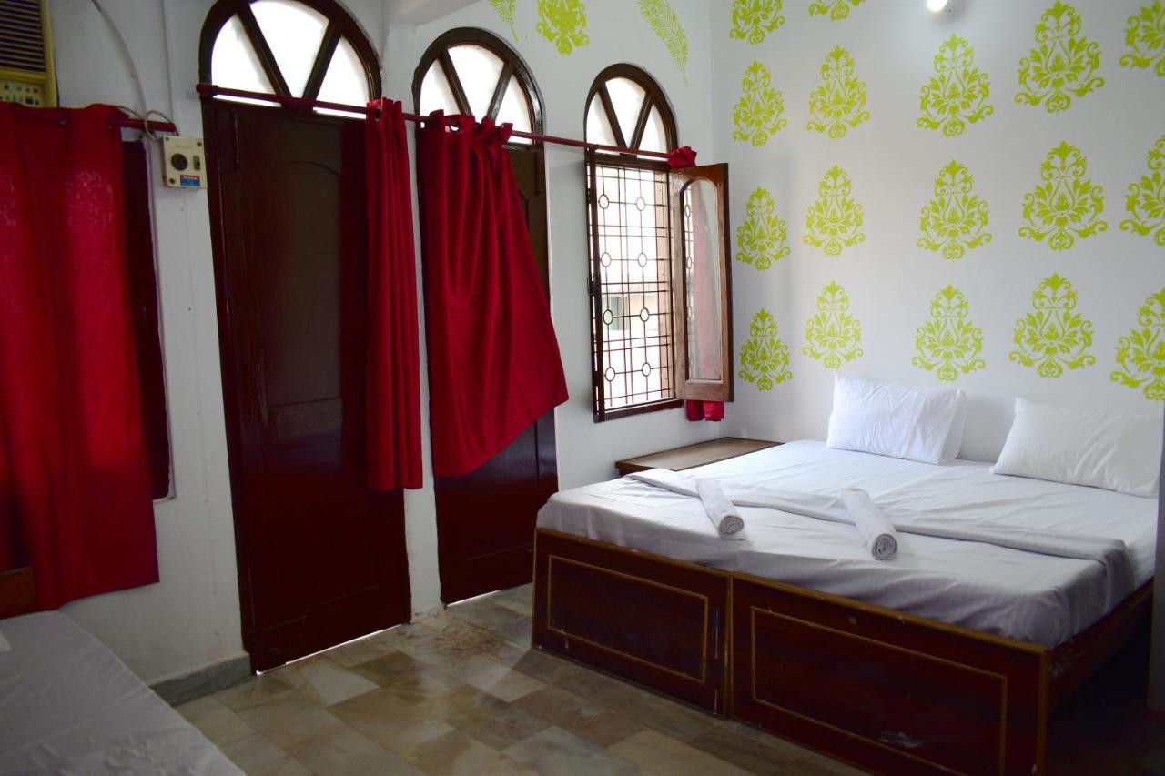 Sandhya Guest House Varanasi Near Ganga River Exterior photo