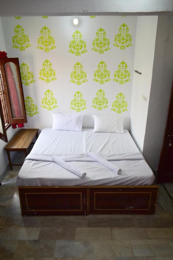 Sandhya Guest House Varanasi Near Ganga River Exterior photo