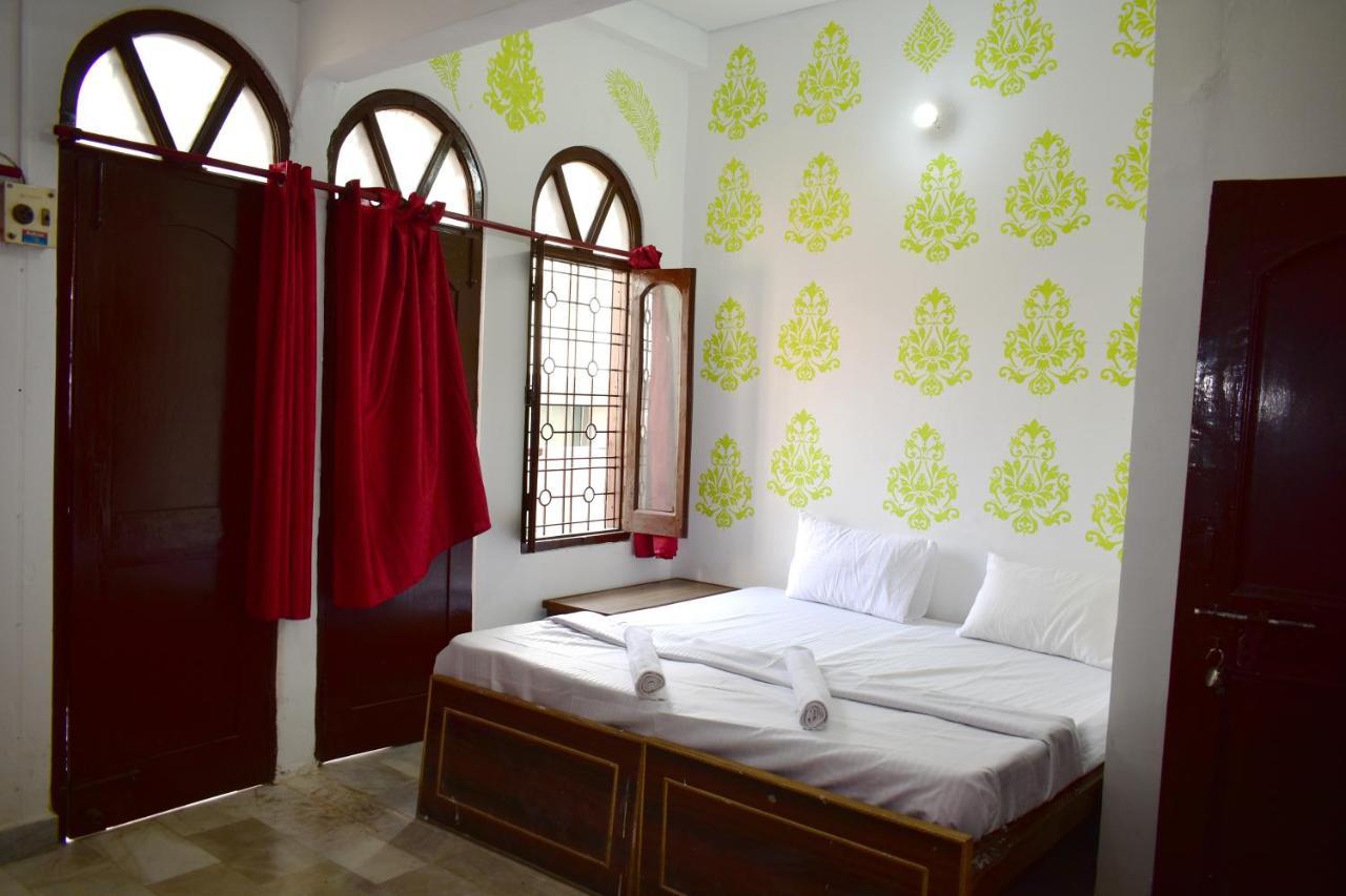 Sandhya Guest House Varanasi Near Ganga River Exterior photo