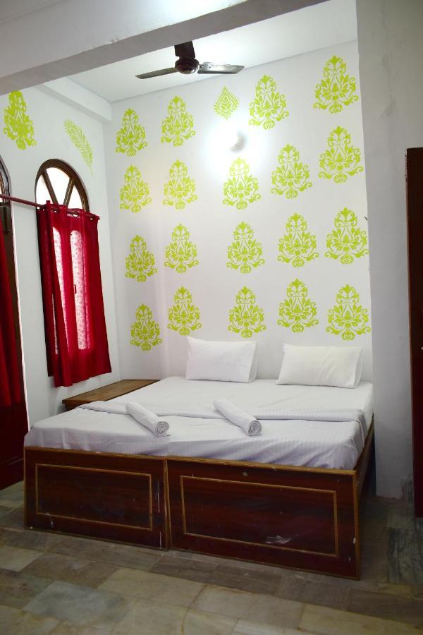 Sandhya Guest House Varanasi Near Ganga River Exterior photo