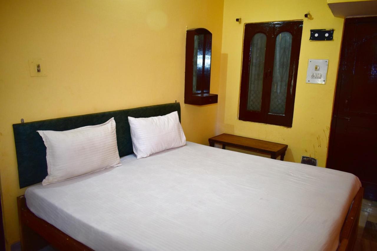 Sandhya Guest House Varanasi Near Ganga River Exterior photo