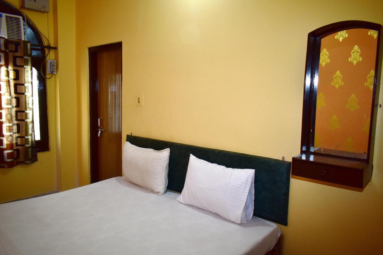 Sandhya Guest House Varanasi Near Ganga River Exterior photo