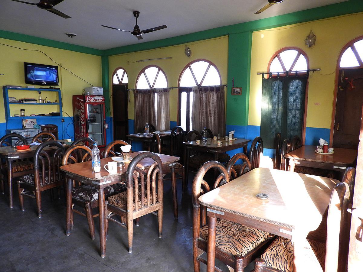 Sandhya Guest House Varanasi Near Ganga River Exterior photo
