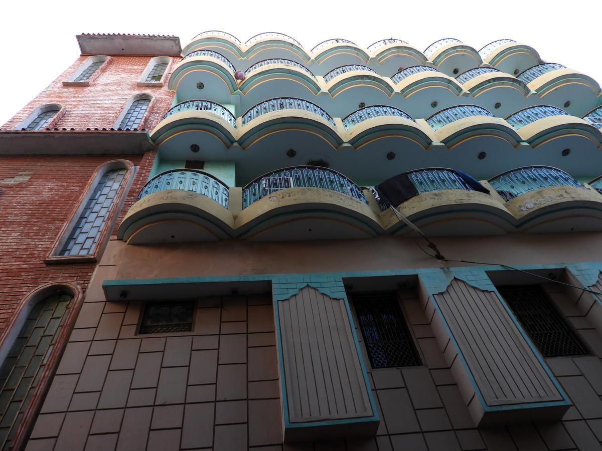 Sandhya Guest House Varanasi Near Ganga River Exterior photo