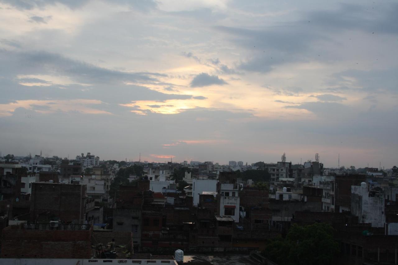 Sandhya Guest House Varanasi Near Ganga River Exterior photo